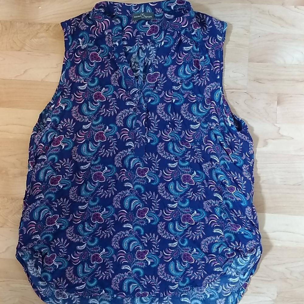 Market and Spruce women's top. Paisley design.